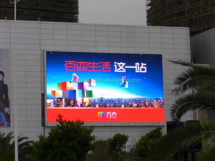 outdoor LED screen used in shopping mall